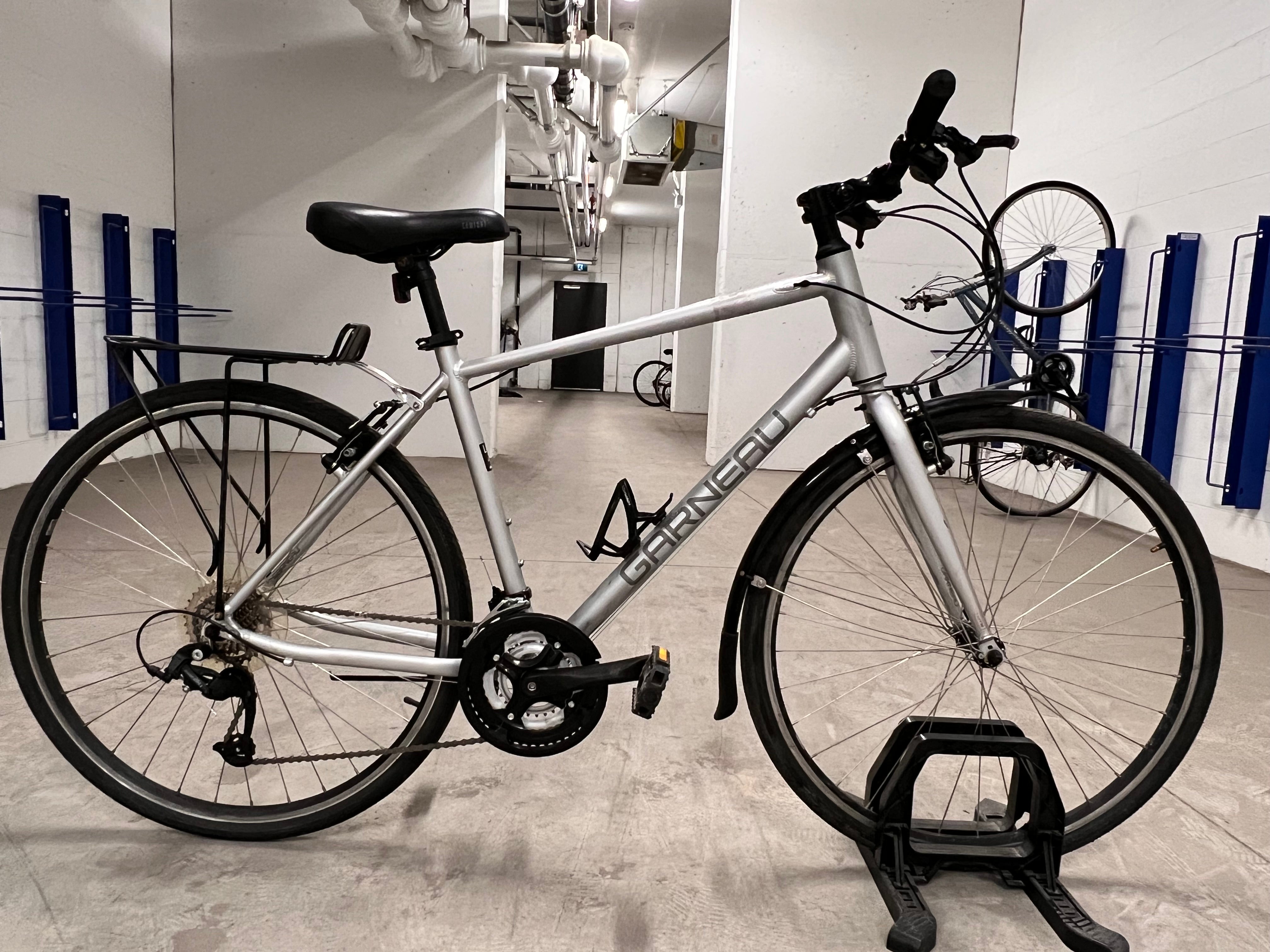 Louis Garneau Urbania | Tunes on Wheels