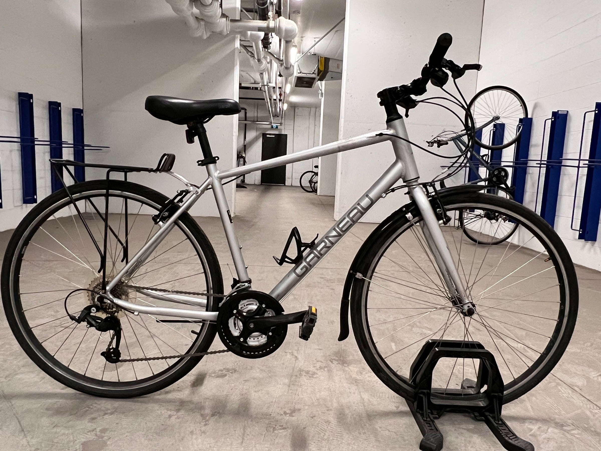 Louis Garneau Urbania | Tunes on Wheels