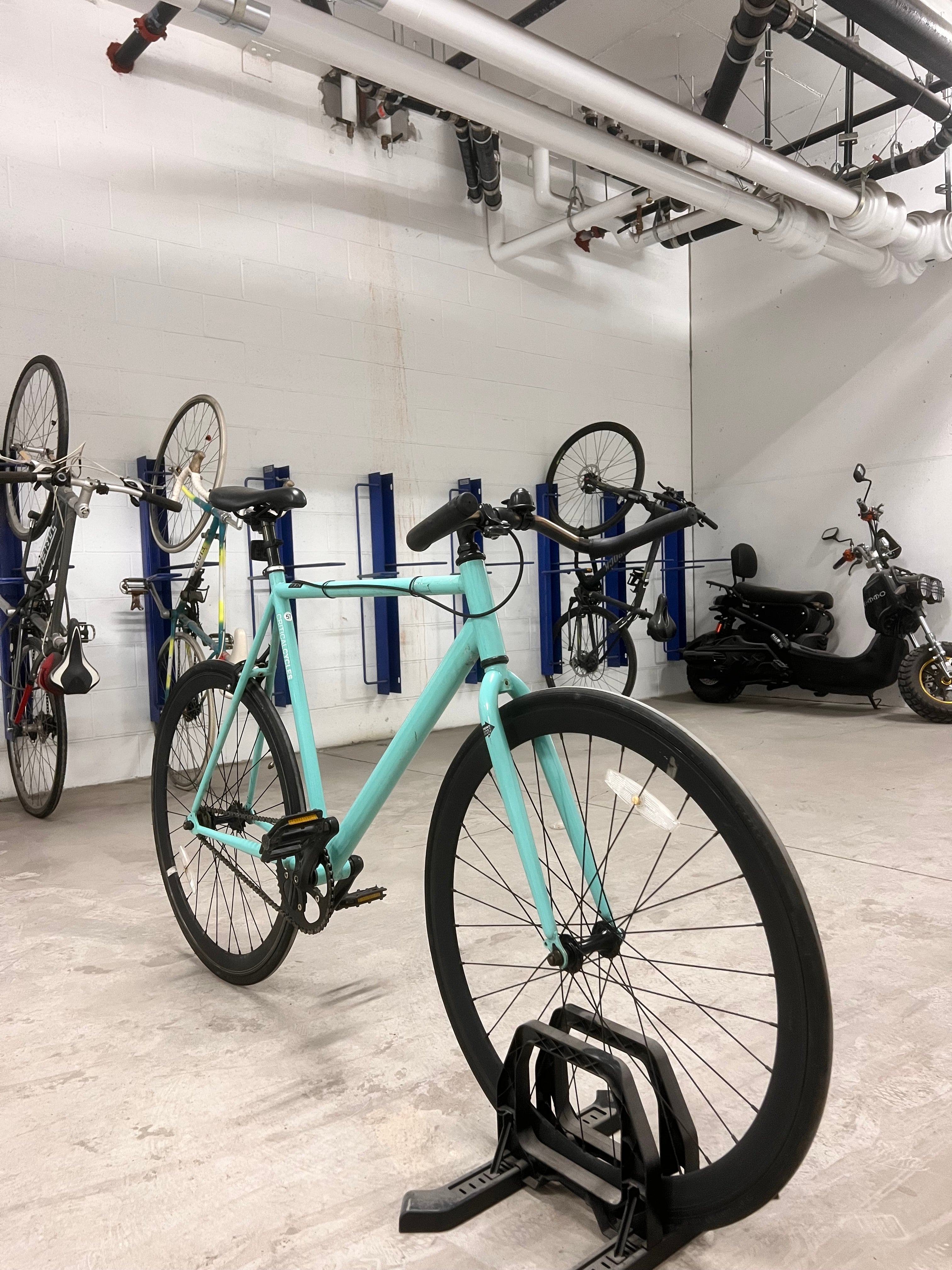 Critical Cycles Pursuit Fixie Critical Cycles Single-Speed Bike Tunes